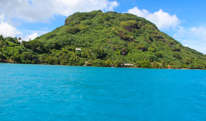 Extremely blue water in Huahine